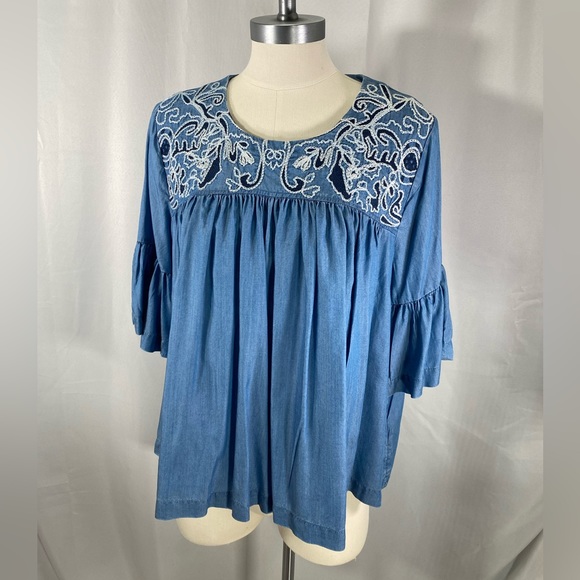 crown & ivy Tops - Crown & ivy boho top w embroidered embellishments Boho hippie resortwear large.